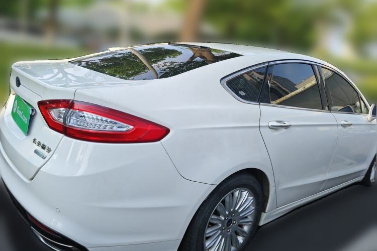 Used Ford Mondeo 2013 2.0L GTDi 200 Luxury Model Rear Right 45 Deg