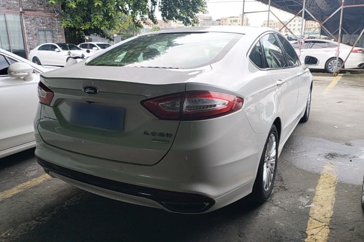 Used Ford Mondeo 2013 2.0L GTDi 200 Luxury Model Rear Right 45 Deg
