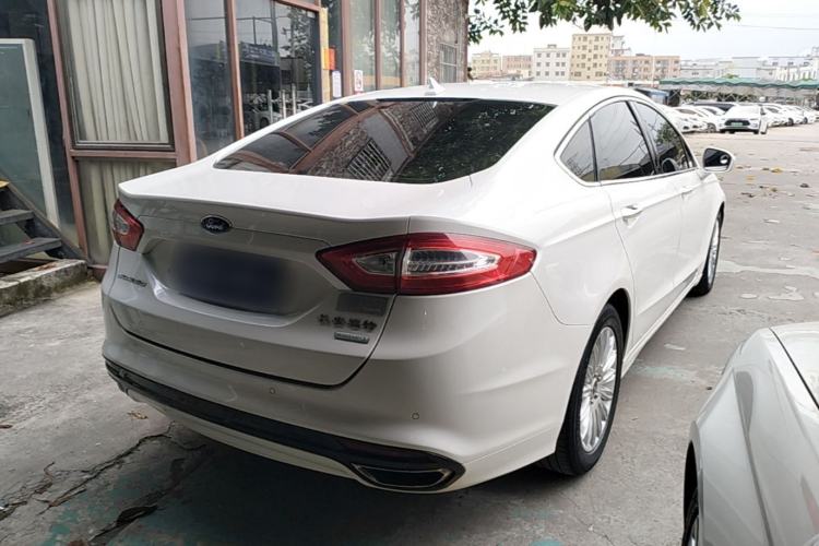 Used Ford Mondeo 2013 2.0L GTDi 200 Luxury Model Rear Right 45 Deg