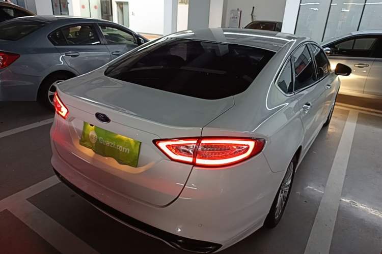 Used Ford Mondeo 2013 2.0L GTDi 200 Fashion Edition Rear Right 45 Deg