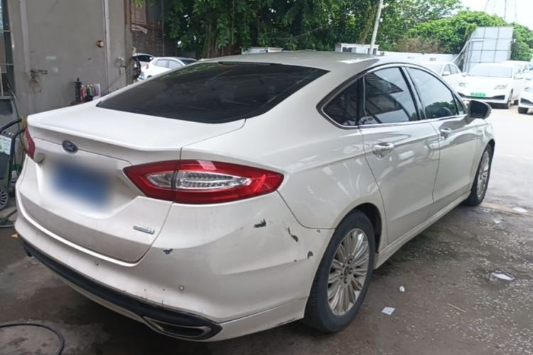 Used Ford Mondeo 2013 2.0L GTDi 200 Luxury Model Rear Right 45 Deg