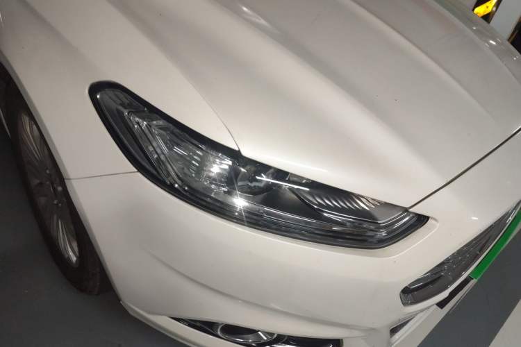 Used Ford Mondeo 2013 2.0L GTDi 200 Luxury Model Right Front Headlight