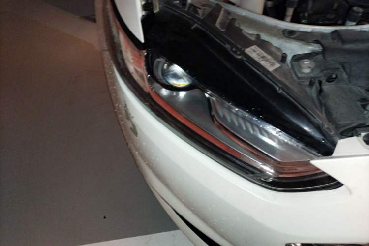 Used Ford Mondeo 2013 2.0L GTDi 200 Luxury Model Right Front Headlight