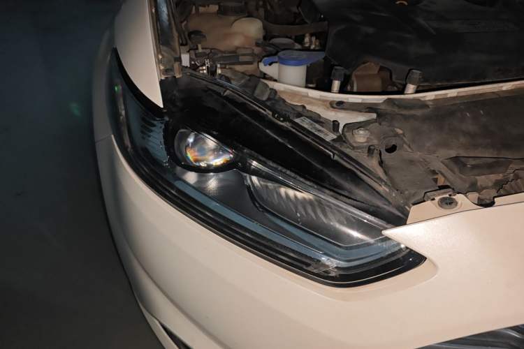 Used Ford Mondeo 2013 2.0L GTDi 200 Luxury Model Right Front Headlight