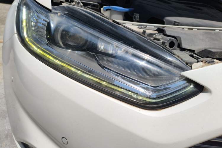 Used Ford Mondeo 2013 2.0L GTDi240 Ultimate Edition Right Front Headlight