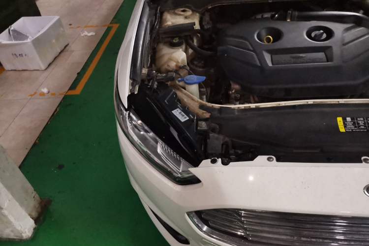 Used Ford Mondeo 2013 2.0L GTDi 200 Luxury Model Right Front Headlight