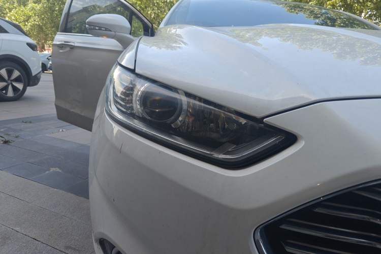 Used Ford Mondeo 2013 2.0L GTDi 200 Fashion Edition Right Front Headlight