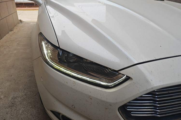 Used Ford Mondeo 2013 2.0L GTDi240 Flagship Edition Right Front Headlight