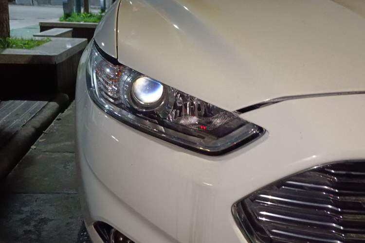 Used Ford Mondeo 2013 2.0L GTDi 200 Fashion Edition Right Front Headlight