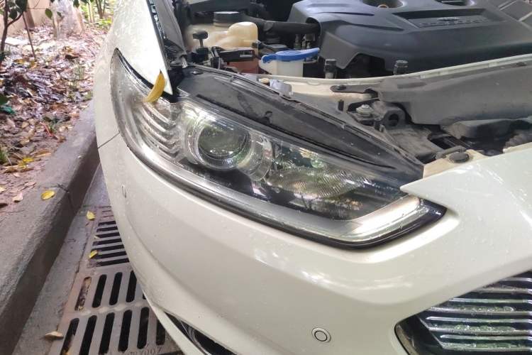Used Ford Mondeo 2013 2.0L GTDi 200 Fashion Edition Right Front Headlight