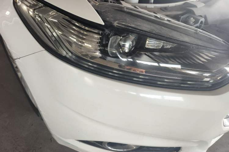 Used Ford Mondeo 2013 2.0L GTDi 200 Luxury Model Right Front Headlight