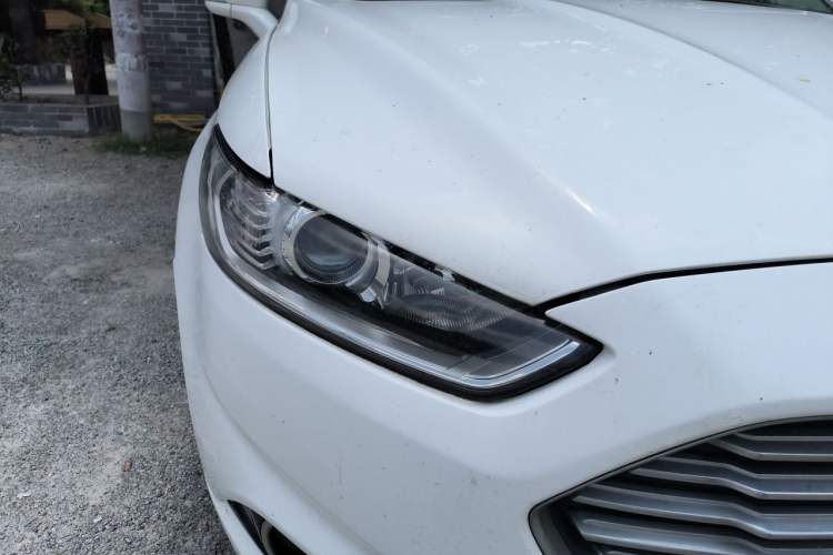 Used Ford Mondeo 2013 2.0L GTDi 200 Luxury Model Right Front Headlight