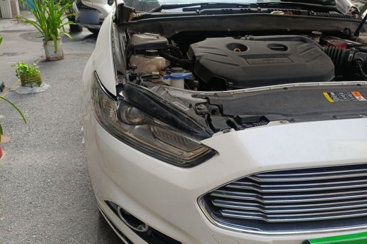 Used Ford Mondeo 2013 2.0L GTDi 200 Luxury Model Right Front Headlight