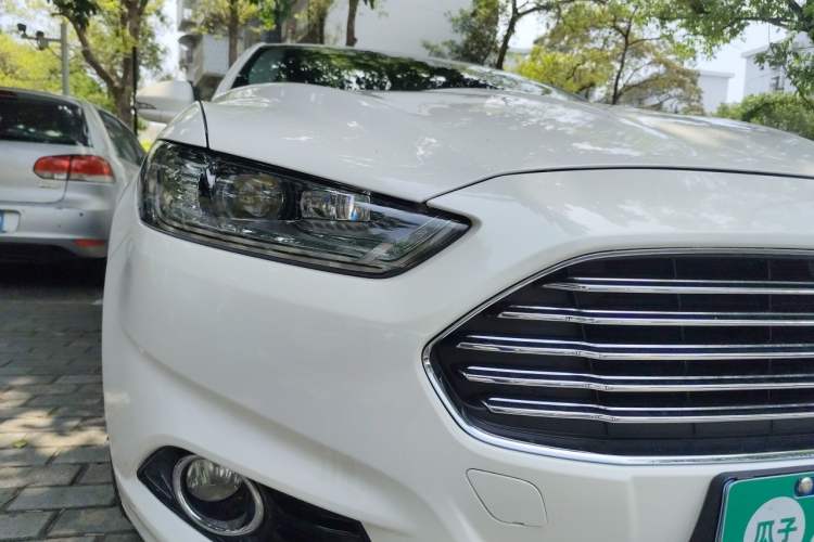 Used Ford Mondeo 2013 2.0L GTDi 200 Luxury Model Right Front Headlight
