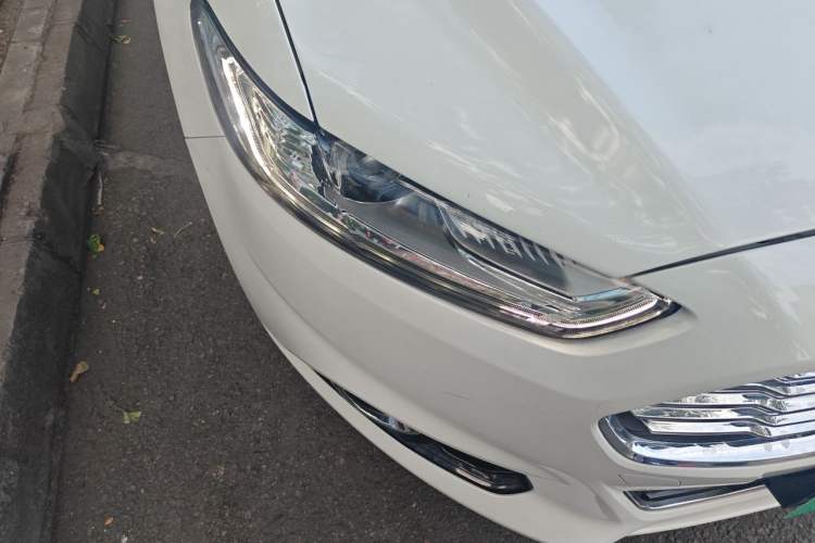 Used Ford Mondeo 2013 2.0L GTDi240 Luxury Sport Model Right Front Headlight