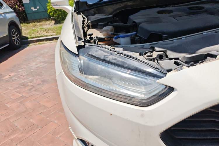 Used Ford Mondeo 2013 2.0L GTDi 200 Fashion Edition Right Front Headlight