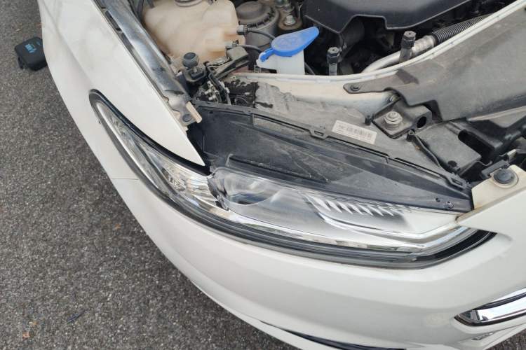 Used Ford Mondeo 2013 2.0L GTDi240 Luxury Sport Model Right Front Headlight