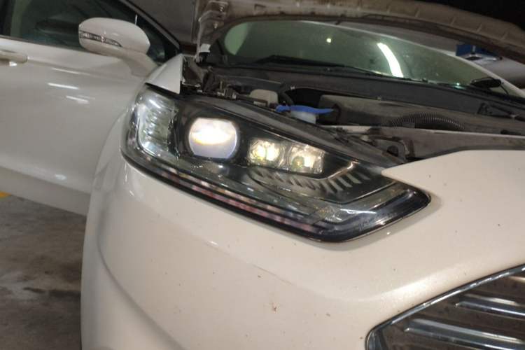 Used Ford Mondeo 2013 1.5L GTDi180 Fashion Edition Right Front Headlight