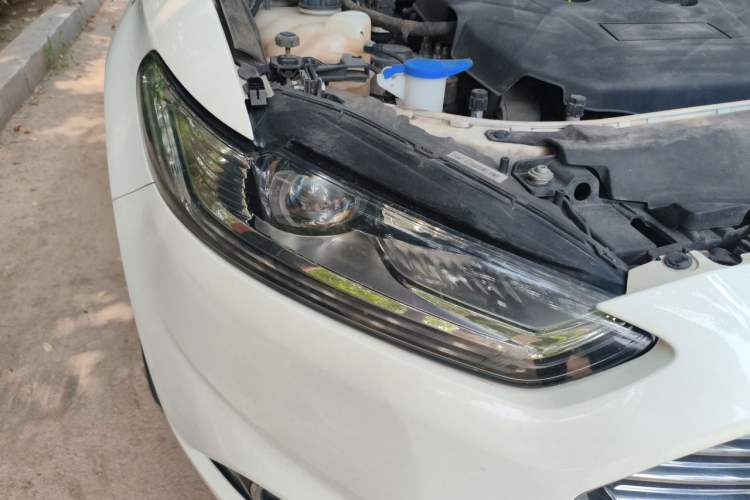 Used Ford Mondeo 2013 2.0L GTDi 200 Luxury Model Right Front Headlight