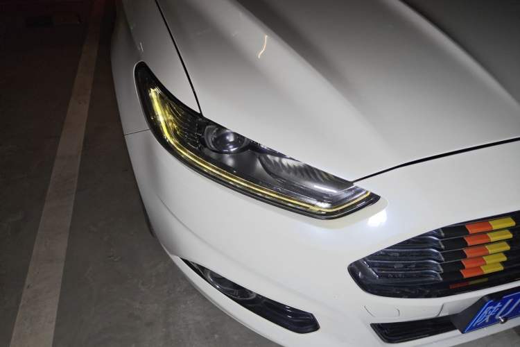 Used Ford Mondeo 2013 2.0L GTDi 200 Luxury Model Right Front Headlight