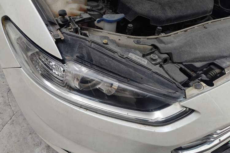 Used Ford Mondeo 2013 2.0L GTDi 200 Fashion Edition Right Front Headlight