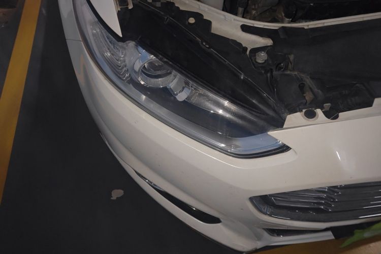 Used Ford Mondeo 2013 2.0L GTDi 200 Fashion Edition Right Front Headlight
