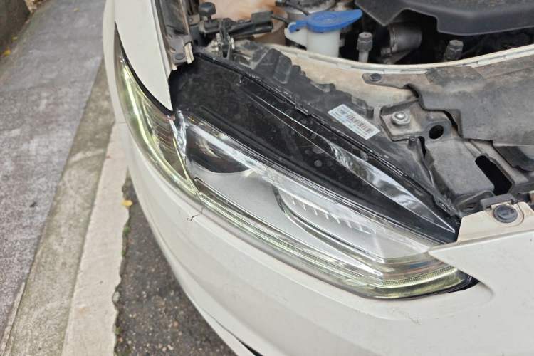 Used Ford Mondeo 2013 2.0L GTDi 200 Luxury Model Right Front Headlight