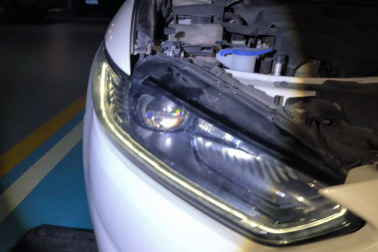 Used Ford Mondeo 2013 2.0L GTDi 200 Luxury Model Right Front Headlight
