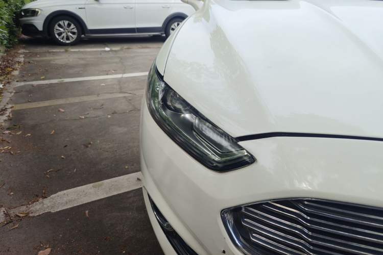 Used Ford Mondeo 2013 2.0L GTDi 200 Luxury Model Right Front Headlight