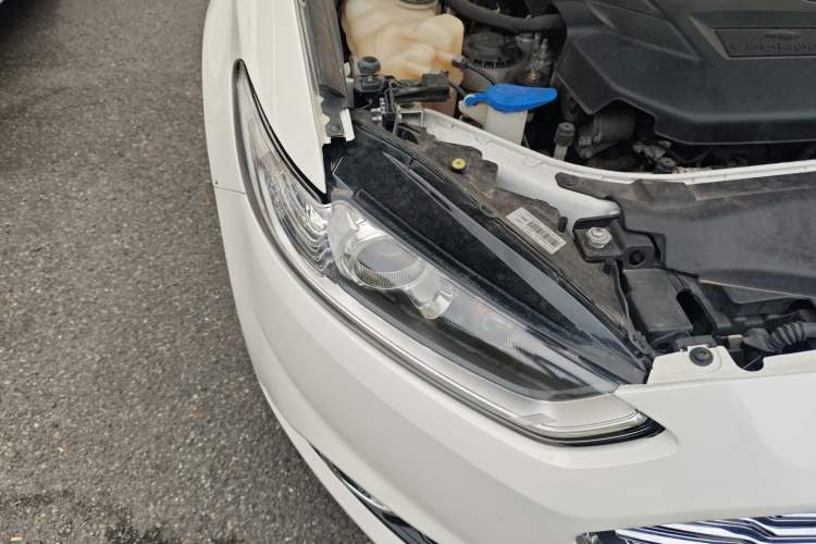 Used Ford Mondeo 2013 2.0L GTDi 200 Fashion Edition Right Front Headlight