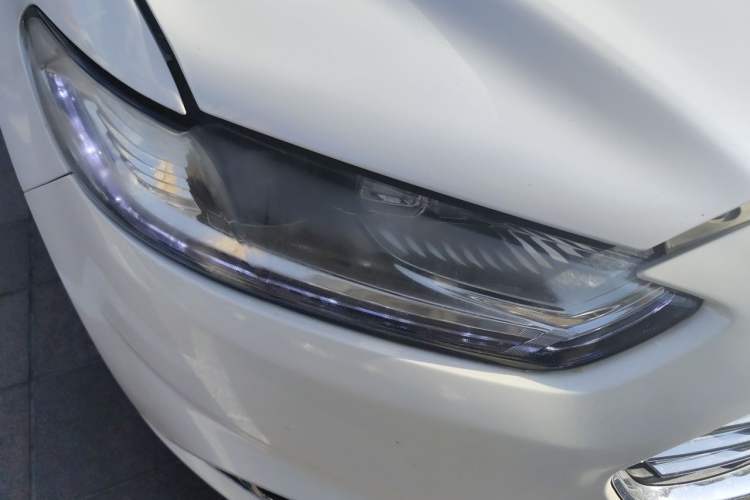 Used Ford Mondeo 2013 2.0L GTDi 200 Luxury Model Right Front Headlight
