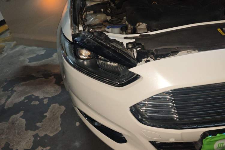 Used Ford Mondeo 2013 2.0L GTDi240 Flagship Edition Right Front Headlight