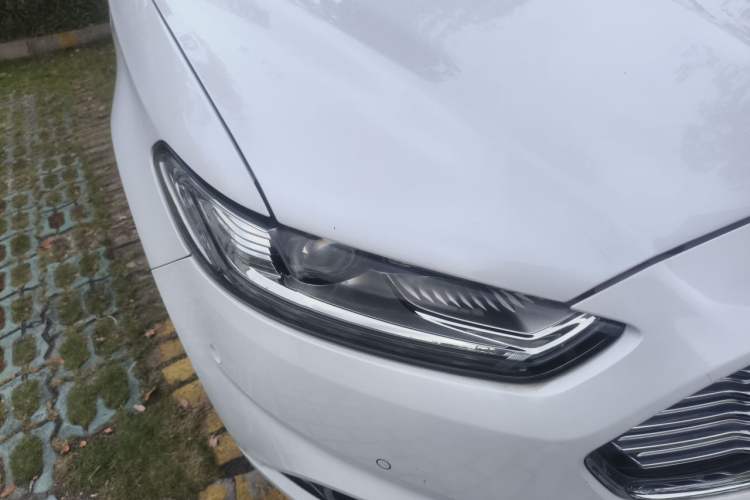 Used Ford Mondeo 2013 2.0L GTDi240 Flagship Edition Right Front Headlight