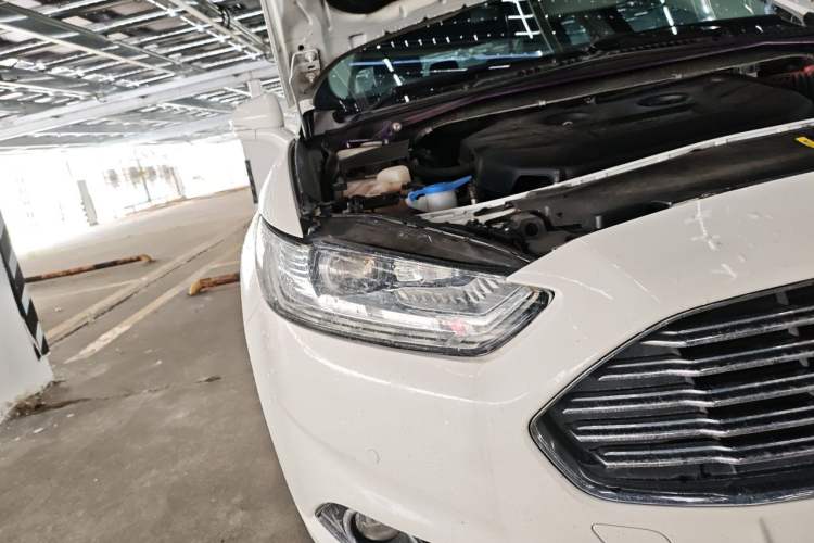 Used Ford Mondeo 2013 2.0L GTDi240 Ultimate Edition Right Front Headlight