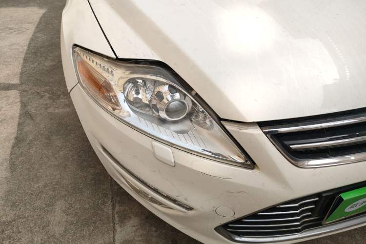 Used Ford Mondeo 2013 2.3L Luxury Model Right Front Headlight