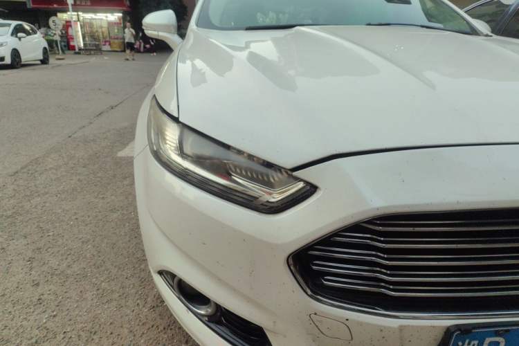 Used Ford Mondeo 2013 2.0L GTDi240 Luxury Sport Model Right Front Headlight