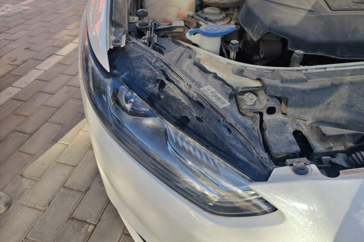 Used Ford Mondeo 2013 2.0L GTDi240 Luxury Sport Model Right Front Headlight