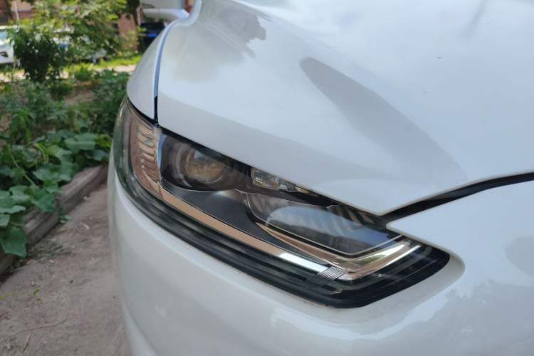 Used Ford Mondeo 2013 2.0L GTDi 200 Luxury Model Right Front Headlight