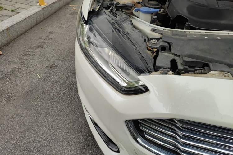 Used Ford Mondeo 2013 2.0L GTDi240 Luxury Sport Model Right Front Headlight