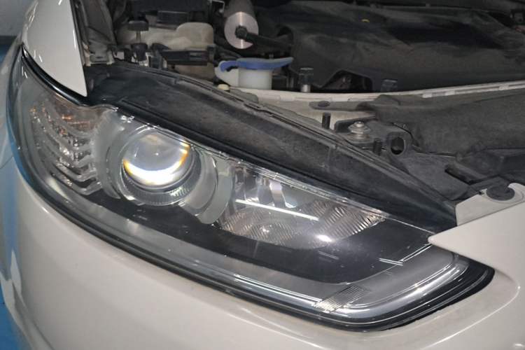 Used Ford Mondeo 2013 2.0L GTDi 200 Fashion Edition Right Front Headlight