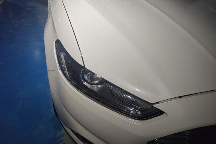 Used Ford Mondeo 2013 2.0L GTDi 200 Luxury Model Right Front Headlight