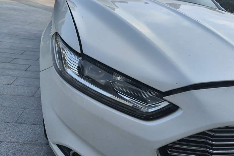 Used Ford Mondeo 2013 2.0L GTDi 200 Luxury Model Right Front Headlight