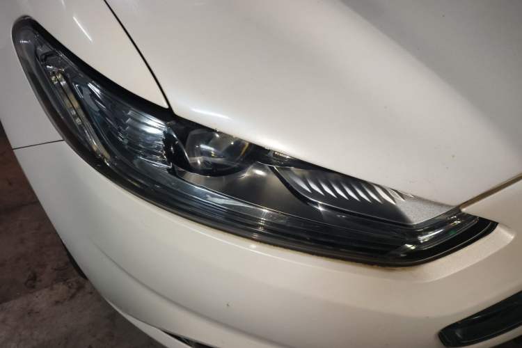 Used Ford Mondeo 2013 2.0L GTDi 200 Luxury Model Right Front Headlight