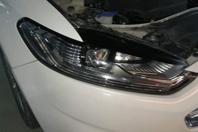 Used Ford Mondeo 2013 2.0L GTDi 200 Luxury Model Right Front Headlight