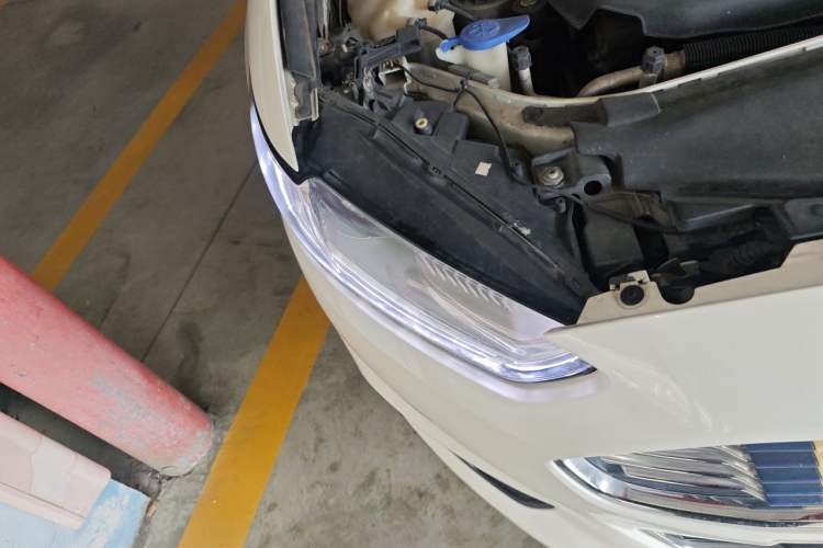 Used Ford Mondeo 2013 2.0L GTDi 200 Fashion Edition Right Front Headlight