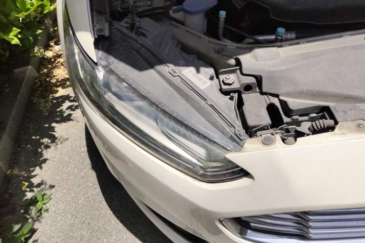 Used Ford Mondeo 2013 2.0L GTDi 200 Luxury Model Right Front Headlight