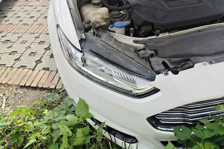 Used Ford Mondeo 2013 2.0L GTDi 200 Luxury Model Right Front Headlight