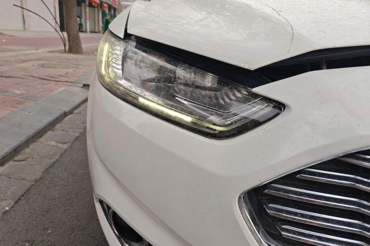Used Ford Mondeo 2013 2.0L GTDi 200 Luxury Model Right Front Headlight
