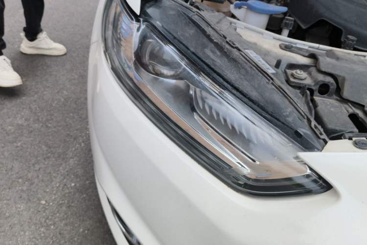 Used Ford Mondeo 2013 2.0L GTDi 200 Luxury Model Right Front Headlight