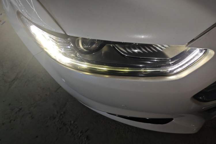 Used Ford Mondeo 2013 2.0L GTDi240 Flagship Edition Right Front Headlight